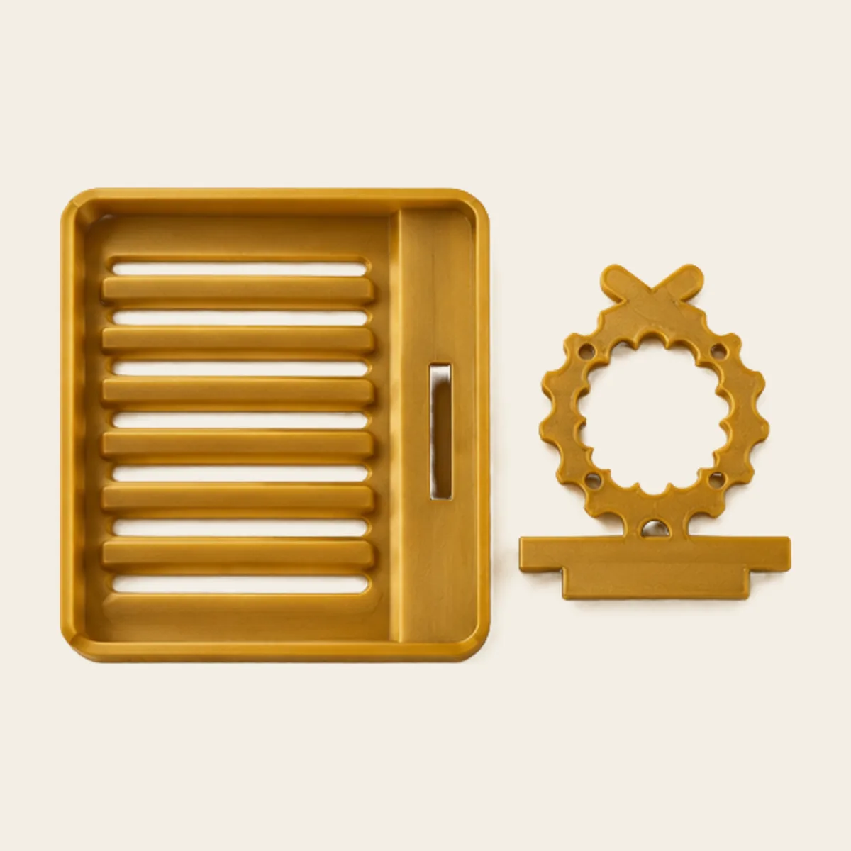 The Tide Dish tray and a removable wreath Tide Top shown separately